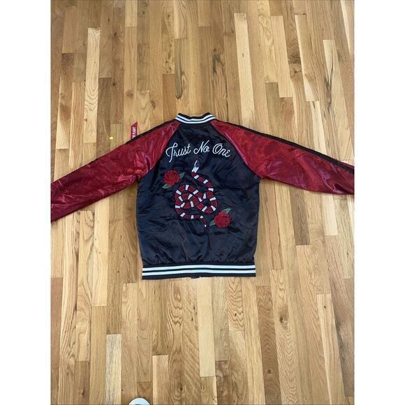 Carbon 'Trust No One' Embroidered Roses Satin Jacket Mens Small - Picture 3 of 4